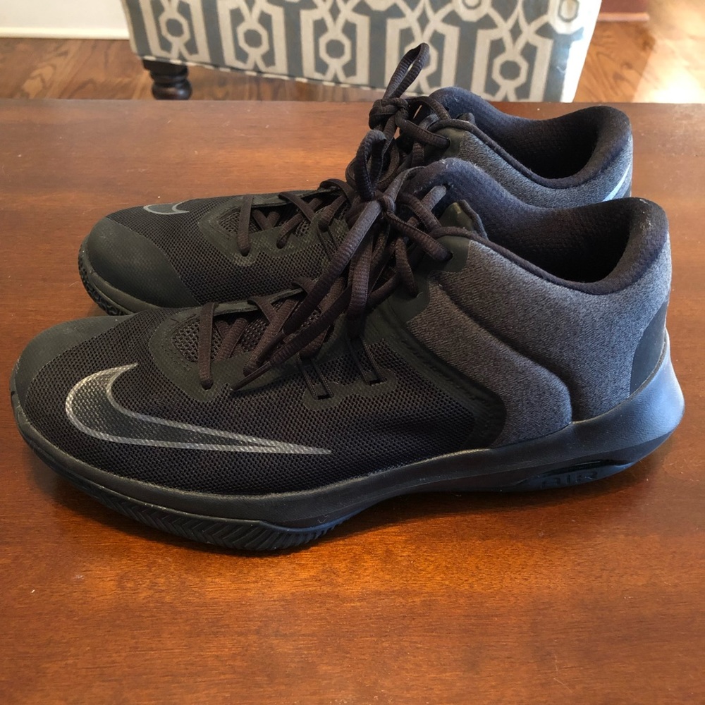Men’s Nike Air Versitile II Basketball Shoes EUC